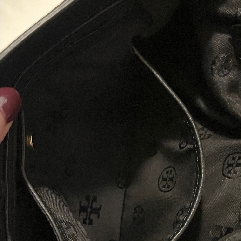 Tory Burch Britten Black Pebbled Leather Shoulder Bag with Gold Logo and Chain - Picture 12 of 16